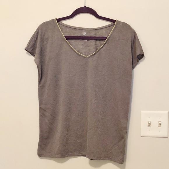 💥Short Sleeve semi-sheer blouse w/ gold neckline - Picture 2 of 3